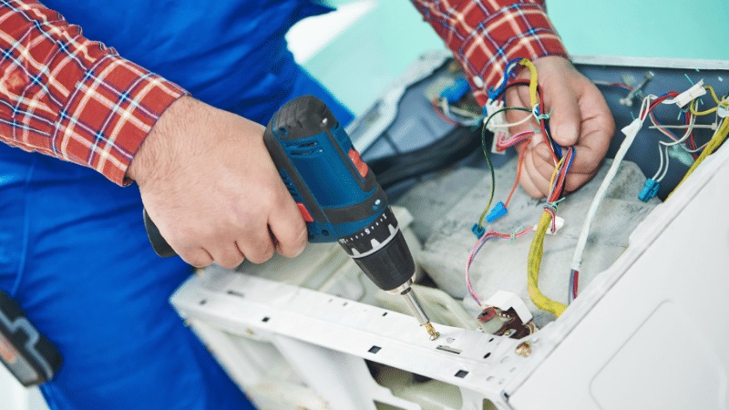Serdivan Hotpoint Hotpoint çamaşır makinesi kart tamiri – Su almama arızası orijinal parça ile giderildi. - Teknik servis örneği